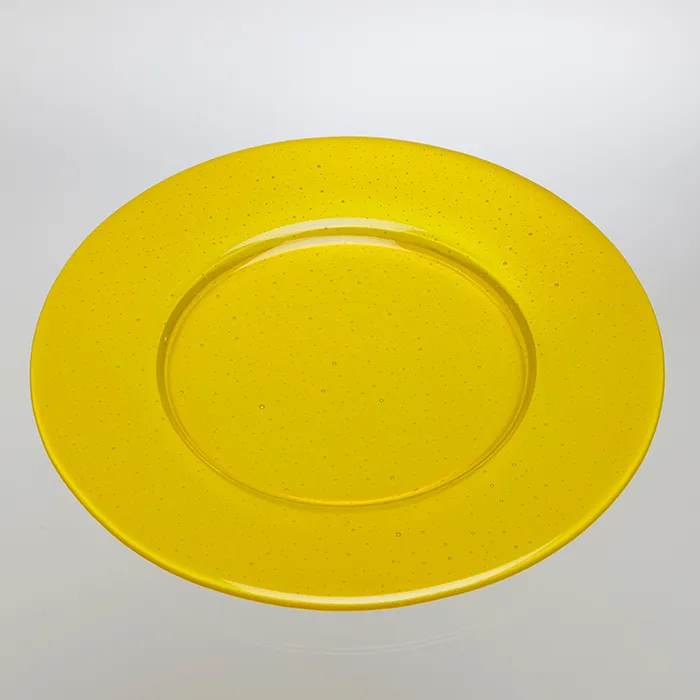 Runder Platzteller aus farbigem Glas